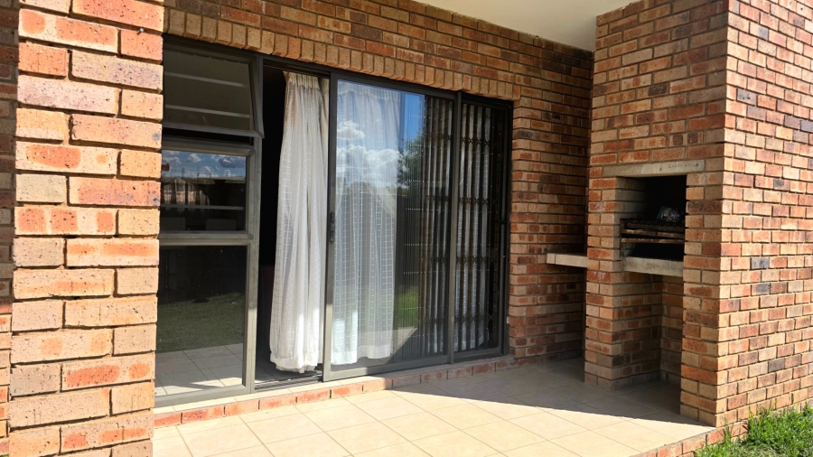 2 Bedroom Property for Sale in Pellissier Free State